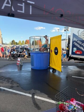 #CanbyBigNightOut We ThankYou so much #ellisonteamhomes for providing the #DunkTank as a #Fundraiser for #FIDOPetFoodBank 💦💧🐾🐾🦴🐕🐈